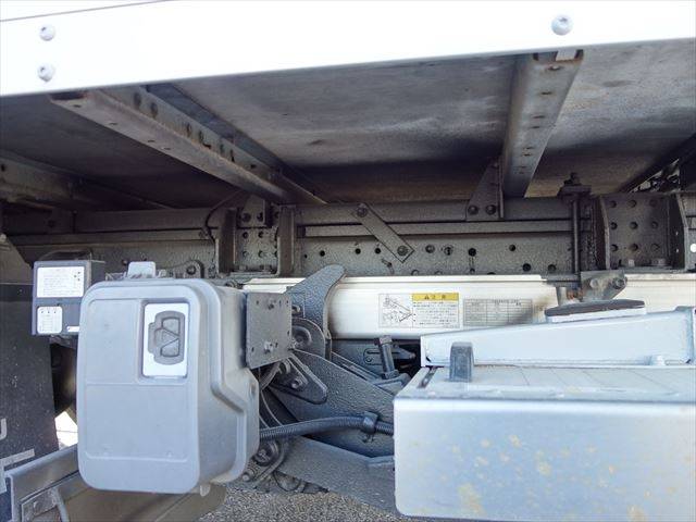 いすゞエルフアルミバン小型（2t・3t）[写真07]