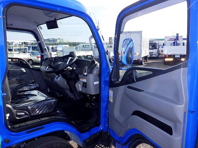 三菱ふそうキャンター平ボディ小型（2t・3t）[写真15]