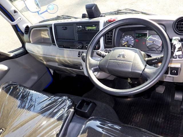 三菱ふそうキャンター平ボディ小型（2t・3t）[写真17]