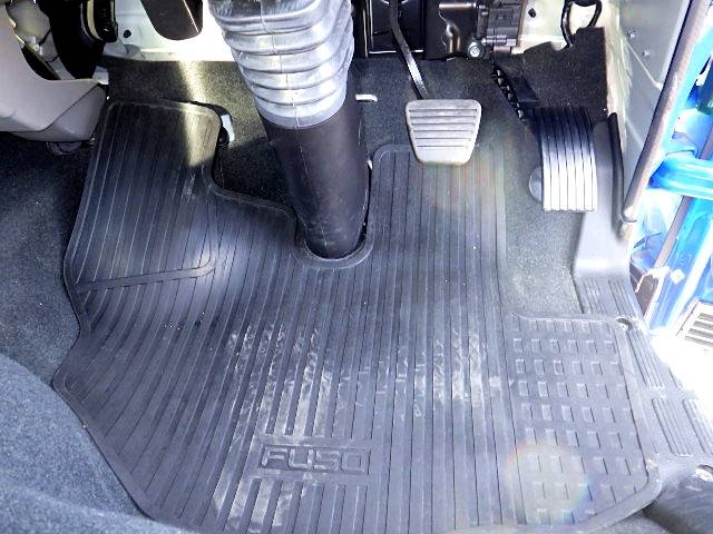 三菱ふそうキャンター平ボディ小型（2t・3t）[写真18]