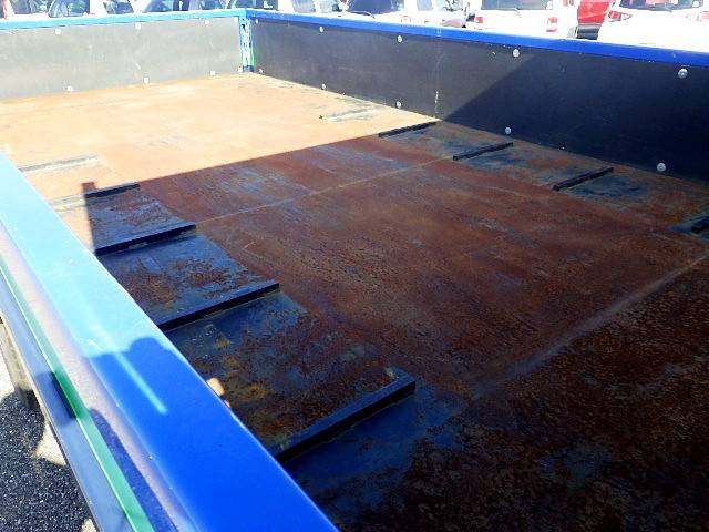 三菱ふそうキャンター平ボディ小型（2t・3t）[写真06]