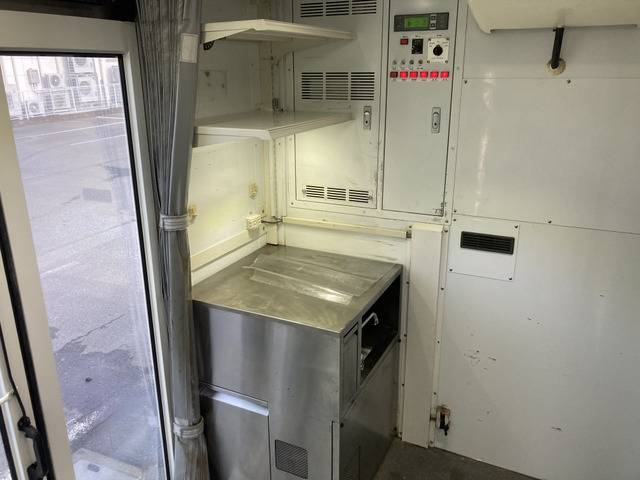 いすゞエルフ移動販売車小型（2t・3t）[写真22]