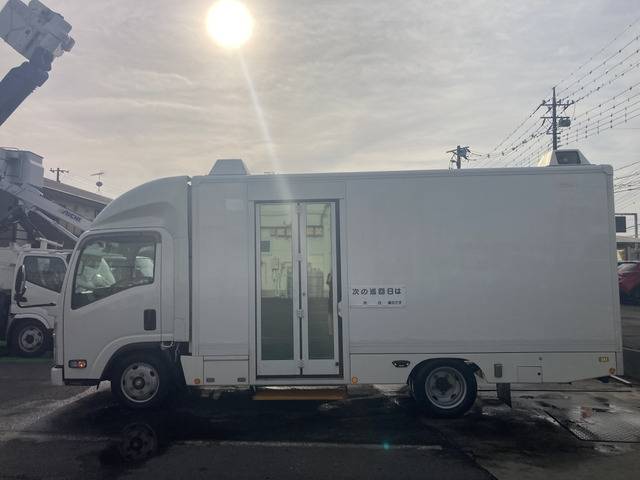 いすゞエルフ移動販売車小型（2t・3t）[写真03]