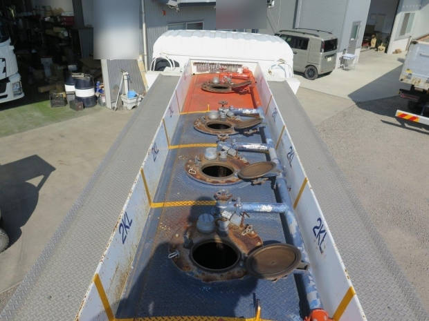 日産クオンタンク車（タンクローリー）大型（10t）[写真11]