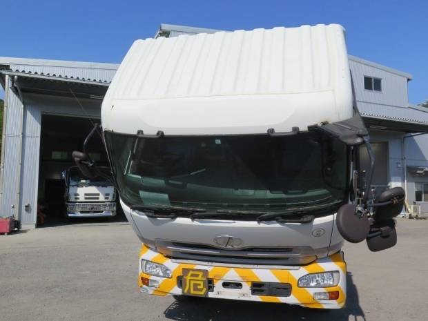 日産クオンタンク車（タンクローリー）大型（10t）[写真21]