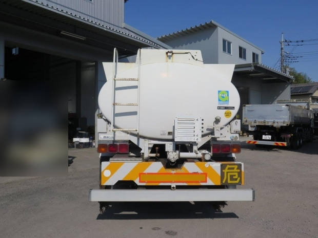 日産クオンタンク車（タンクローリー）大型（10t）[写真06]