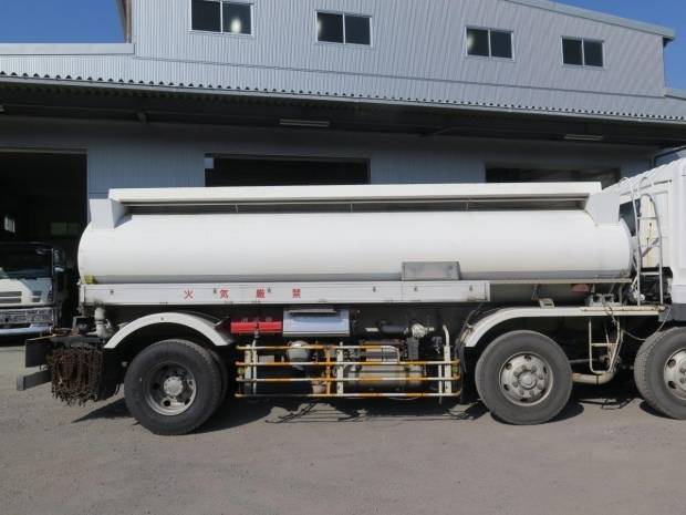 日産クオンタンク車（タンクローリー）大型（10t）[写真08]