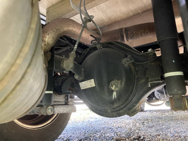 三菱ふそうキャンターガッツ平ボディ小型（2t・3t）[写真13]