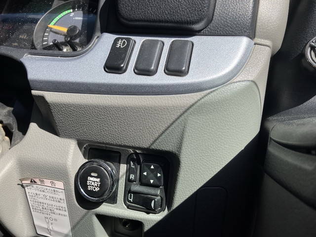 三菱ふそうキャンターガッツ平ボディ小型（2t・3t）[写真26]