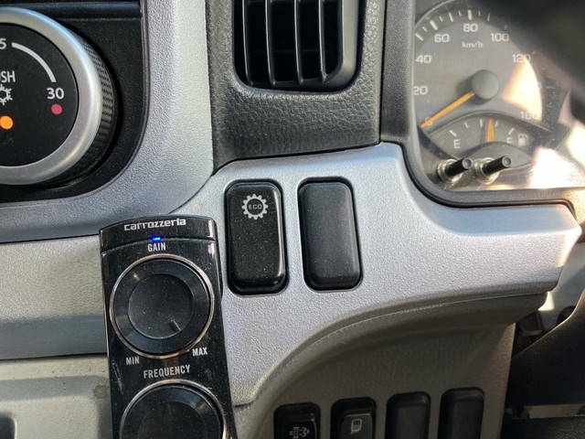 三菱ふそうキャンターガッツ平ボディ小型（2t・3t）[写真27]