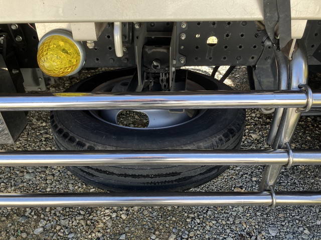 三菱ふそうキャンターガッツ平ボディ小型（2t・3t）[写真09]