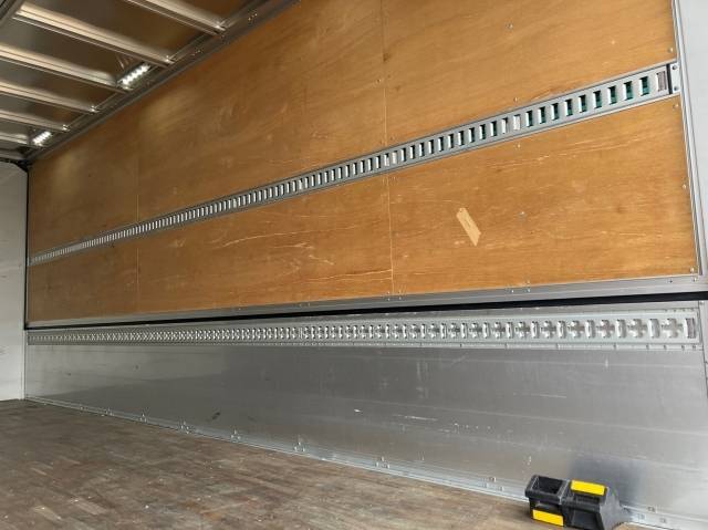 日野レンジャーアルミウイング中型（4t）[写真13]