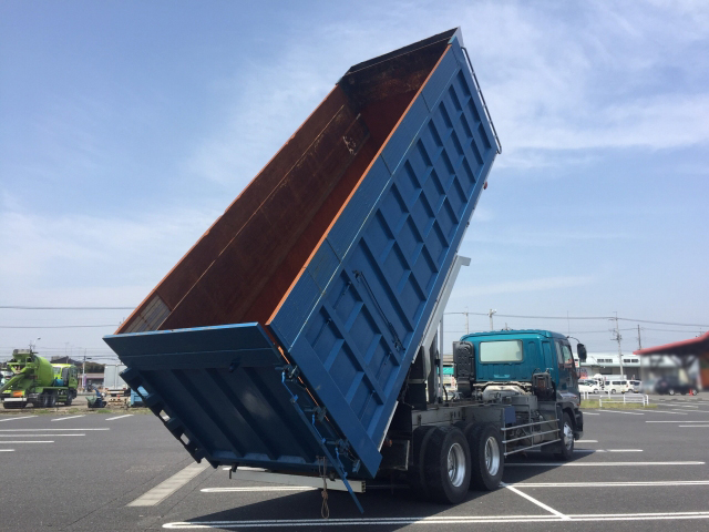 いすゞギガ深ダンプ（土砂禁ダンプ）大型（10t）[写真02]
