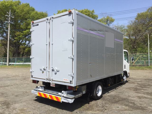 いすゞエルフアルミバン小型（2t・3t）[写真02]
