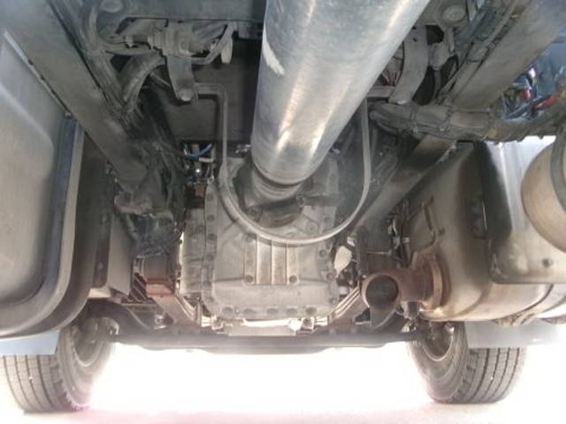 UDトラックスクオントレーラーヘッド（トラクターヘッド）大型（10t）[写真11]