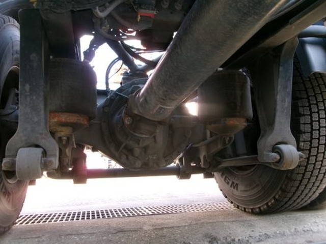 UDトラックスクオントレーラーヘッド（トラクターヘッド）大型（10t）[写真12]