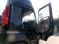 UDトラックスクオントレーラーヘッド（トラクターヘッド）大型（10t）[写真13]