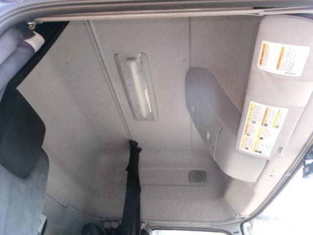 UDトラックスクオントレーラーヘッド（トラクターヘッド）大型（10t）[写真15]