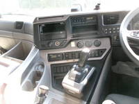 UDトラックスクオントレーラーヘッド（トラクターヘッド）大型（10t）[写真17]