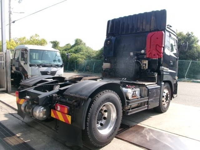 UDトラックスクオントレーラーヘッド（トラクターヘッド）大型（10t）[写真02]