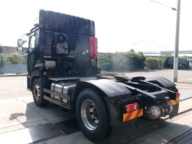 UDトラックスクオントレーラーヘッド（トラクターヘッド）大型（10t）[写真04]