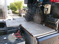 UDトラックスクオントレーラーヘッド（トラクターヘッド）大型（10t）[写真06]