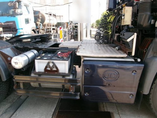 UDトラックスクオントレーラーヘッド（トラクターヘッド）大型（10t）[写真07]