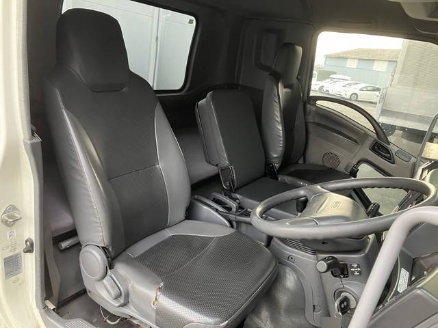 いすゞフォワードアルミウイング中型（4t）[写真30]