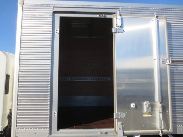 いすゞエルフアルミバン小型（2t・3t）[写真10]