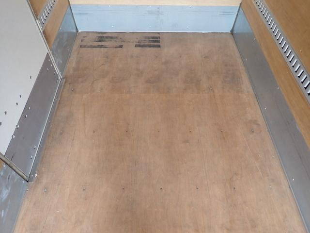 いすゞエルフアルミバン小型（2t・3t）[写真14]