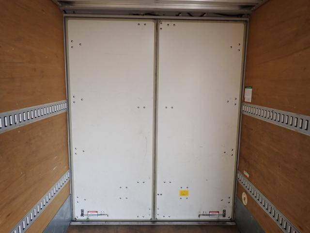 いすゞエルフアルミバン小型（2t・3t）[写真16]