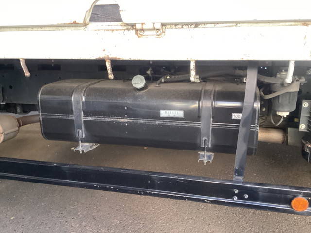 三菱ふそうキャンター平ボディ小型（2t・3t）[写真15]