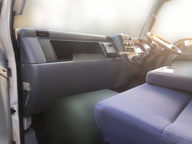 三菱ふそうキャンター平ボディ小型（2t・3t）[写真26]