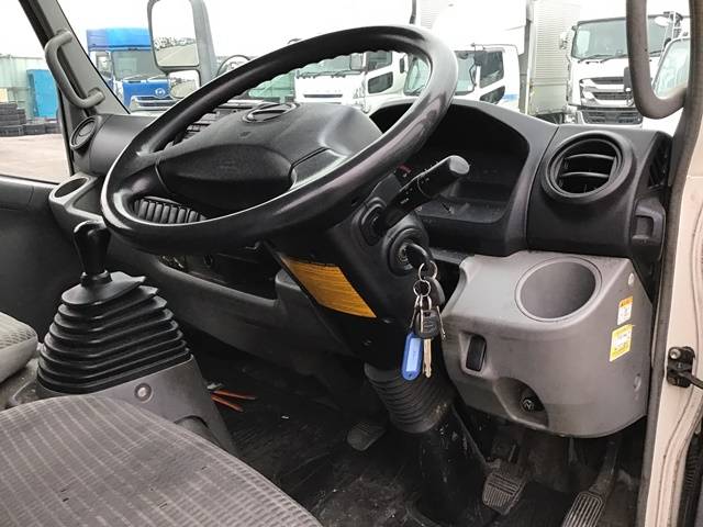 日野デュトロ冷凍車（冷蔵車）小型（2t・3t）[写真36]