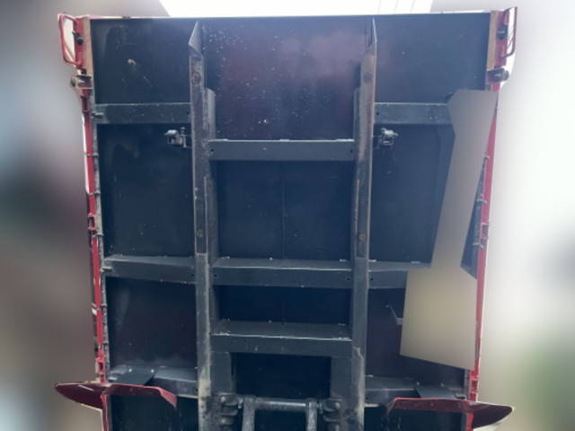 三菱ふそうキャンターダンプ小型（2t・3t）[写真12]