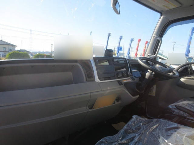 三菱ふそうキャンターアルミバン小型（2t・3t）[写真13]