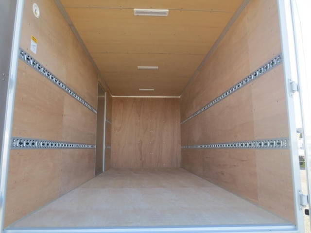 三菱ふそうキャンターアルミバン小型（2t・3t）[写真09]