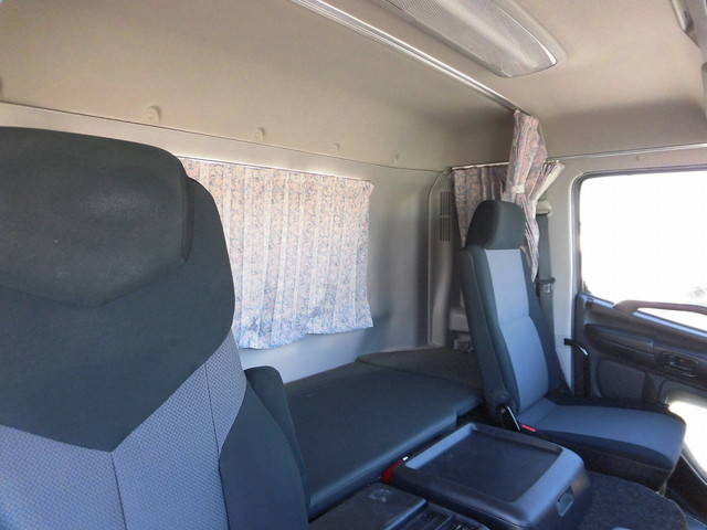 日野プロフィアトレーラーヘッド（トラクターヘッド）大型（10t）[写真12]