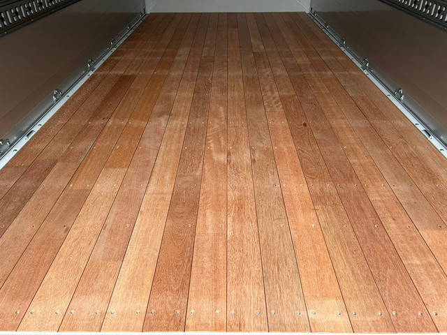 三菱ふそうキャンターアルミウイング小型（2t・3t）[写真13]