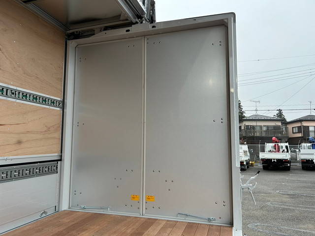 三菱ふそうキャンターアルミウイング小型（2t・3t）[写真16]