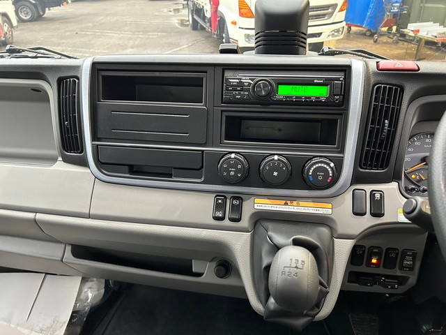 三菱ふそうキャンターアルミウイング小型（2t・3t）[写真29]