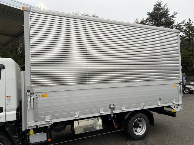三菱ふそうキャンターアルミウイング小型（2t・3t）[写真09]