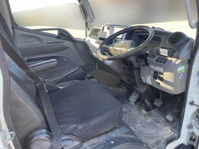 三菱ふそうキャンター平ボディ小型（2t・3t）[写真25]