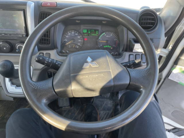 三菱ふそうキャンター平ボディ小型（2t・3t）[写真28]