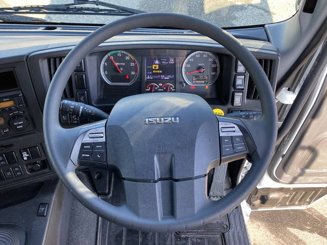 いすゞギガトレーラーヘッド（トラクターヘッド）大型（10t）[写真30]