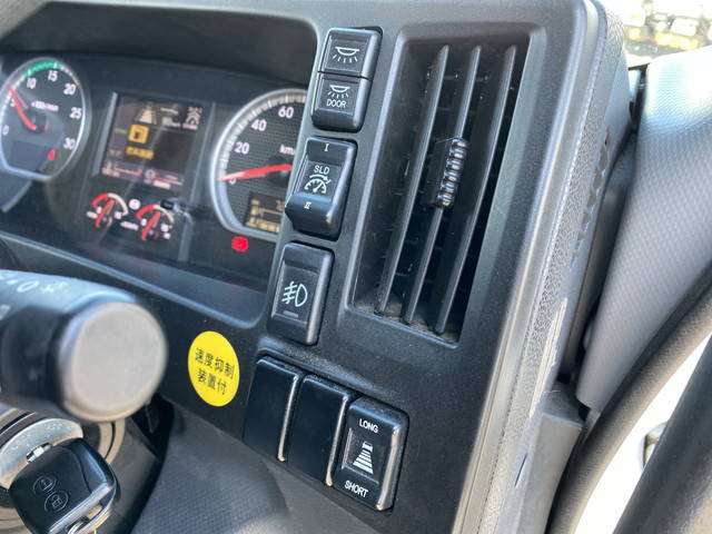 いすゞギガトレーラーヘッド（トラクターヘッド）大型（10t）[写真34]