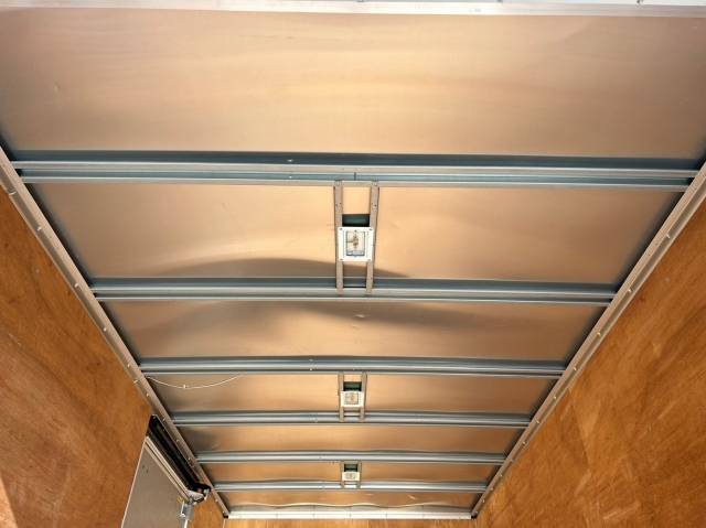 いすゞエルフアルミバン小型（2t・3t）[写真16]