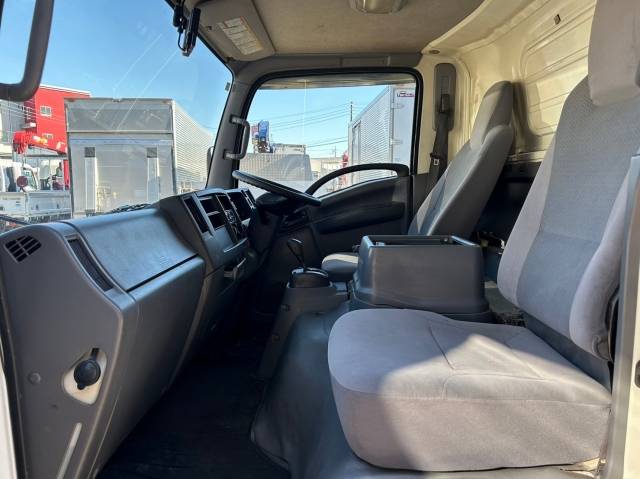 いすゞエルフアルミバン小型（2t・3t）[写真30]