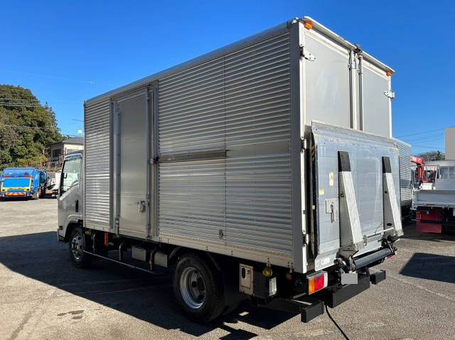 いすゞエルフアルミバン小型（2t・3t）[写真04]