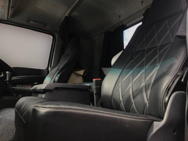 いすゞギガセルフクレーン4段大型（10t）[写真29]